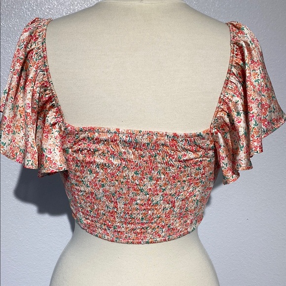 ZARA floral cinched flutter sleeve crop top - Picture 2 of 9